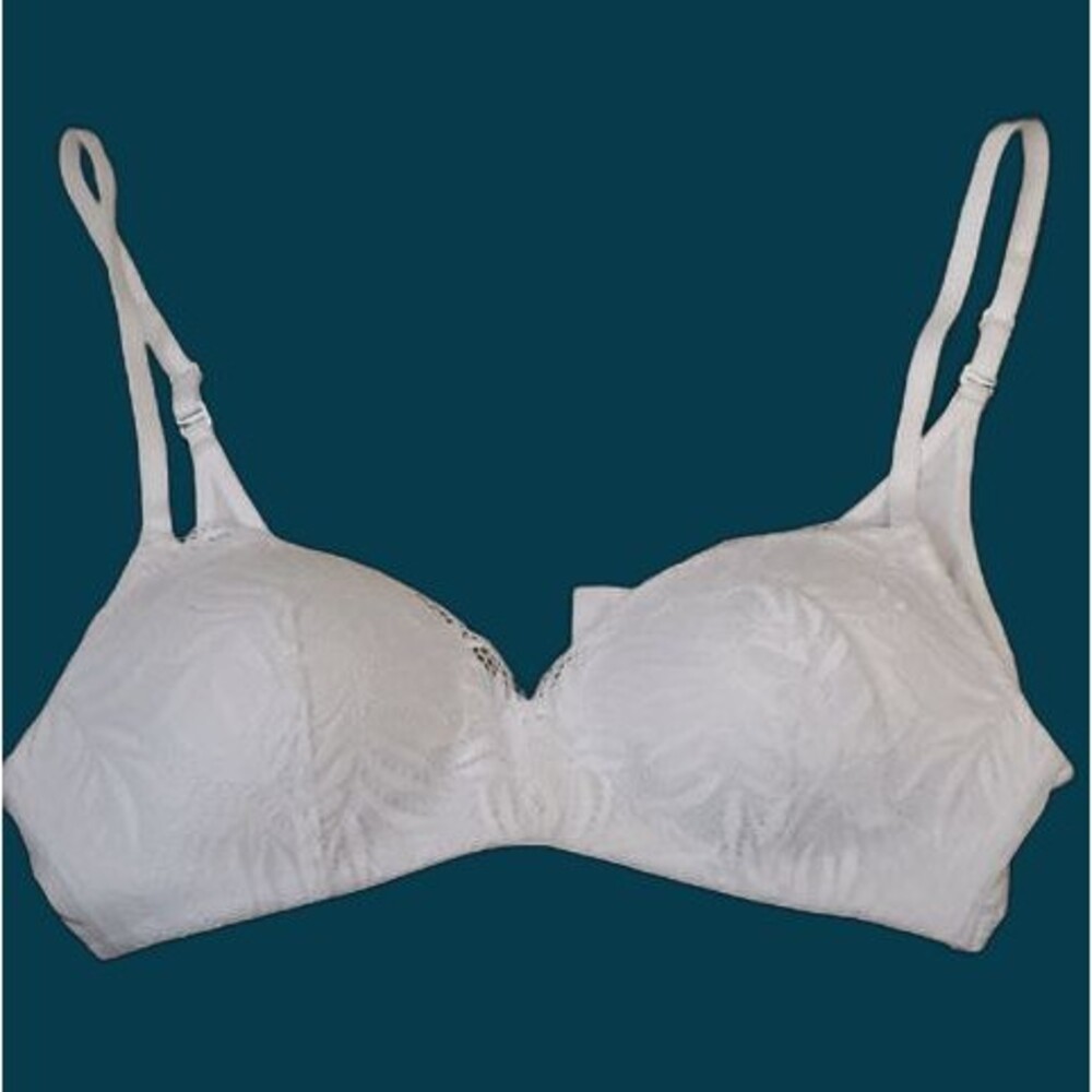 Maidenform Classic White Bra with Lace Detail 34B